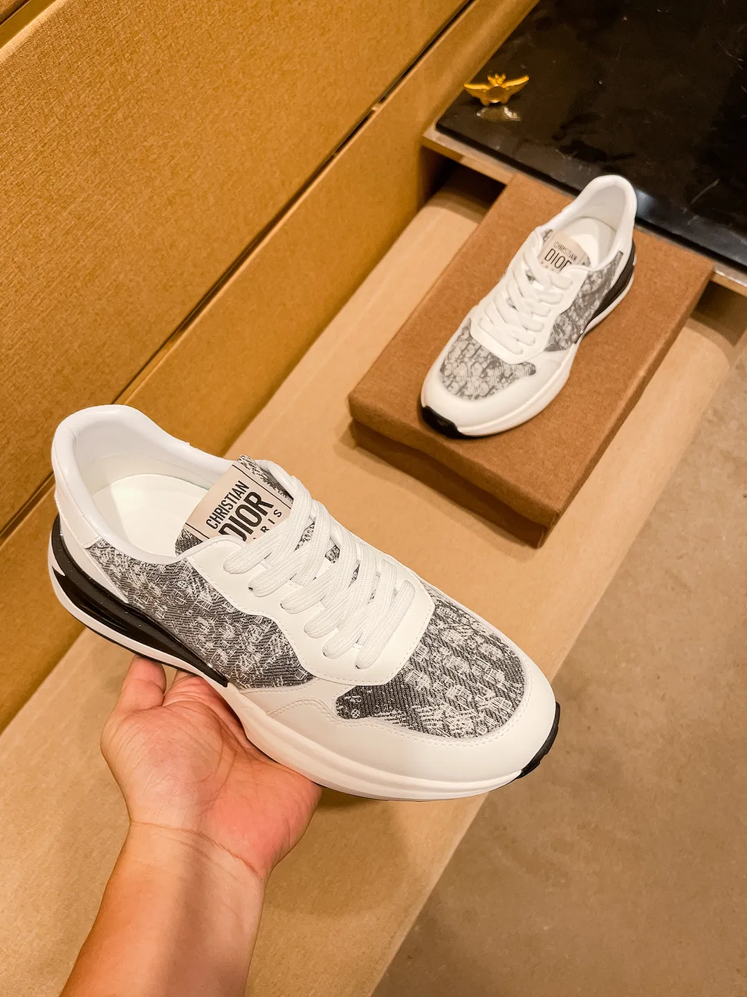 Men's shoes💰 460💰【Dior】🔥Men's high-end brand of shoes official website 1:1 latest masterpiece: the upper is made of Italian imported first-layer cowhide with a comfortable and breathable lining➕original non-slip and wear-resistant outsole🔥, making walking more convenient and comfortable! An exclusive new model, a stunning work, a beautiful 1:1 replica [color] compared to the official quality! Create a fashionable personality to set off your uniqueness! A must-have for trendy men! Classic🔥Size: 38-44 Color: 🔥 2⃣️ colors available🔥